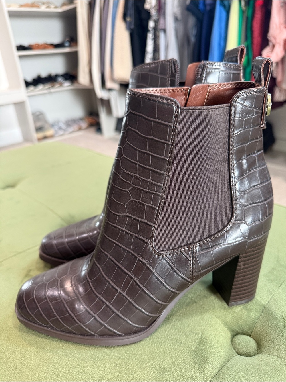 Giani Bernini Dark Brown Croc-Embossed Chelsea Boots Women’s Size 7.5 New